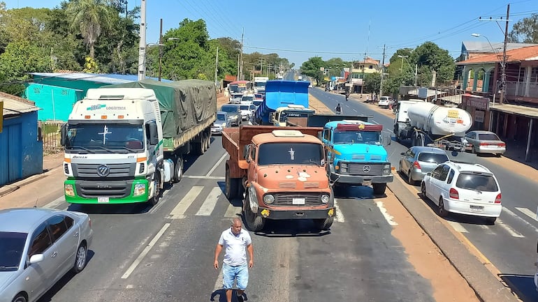 Camioneros se movilizaron en los últimos cinco días. Uno de los puntos de concentración era el cruce de Ñemby y San Antonio.