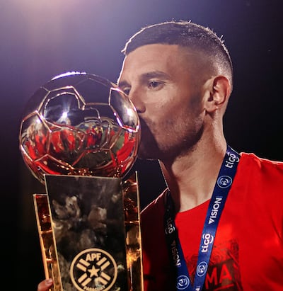 Adrián Martínez, campeón con Libertad del Apertura 2021.