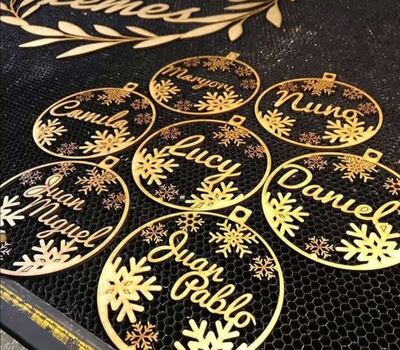 Esferas personalizadas para el árbol navideño familiar, pintadas a mano por decoka.