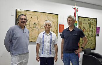 Marco Barrera Bassols, representante del Fondo de Cultura Económica (FCE); el embajador de México en Paraguay, Juan Manuel Nungaray; y Gastón Levin, director de la librería del FCE en Buenos Aires, brindaron detalles de la nueva librería habilitada en la UNA.