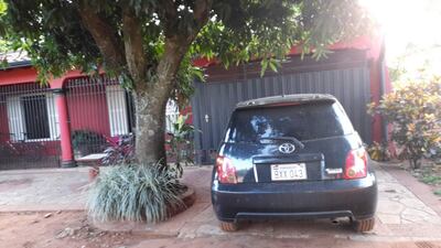 Esta es la casa del tesorero y la secretaria de la Junta de Saneamiento Nueva Esperanza de la ciudad de Guarambaré y en donde funciona la aguatera, según denunciaron los usuarios, que buscan recuperar la entidad, que prácticamente está privatizada.