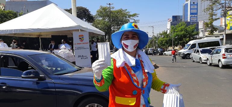 La campaña incluye la distribución gratuita de tapabocas en el microcentro esteño.