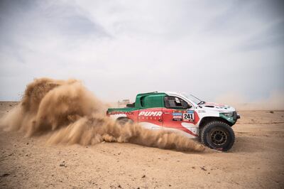 Así transitaba la Toyota Hilux V8 del equipo Overdrive Racing en manos de Andrea Lafarja y Ashley García en la primera etapa del Rally Dakar 2023.
