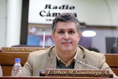 El violento diputado Esteban Samaniego (ANR, HC) sigue amparándose en el corporativismo parlamentario.
