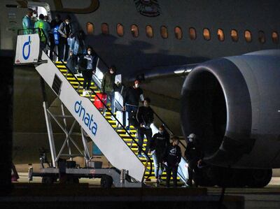 Estrictas medidas de control a los pasajeros que pisan suelo australiano. Por ahora, 47 tenistas se encuentran en cuarentena.