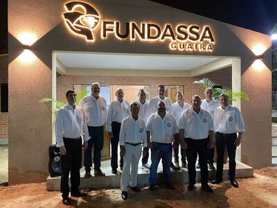 Directivos de Fundassa Guairá, frente al local inaugurado en el predio de la ARP Guairá.