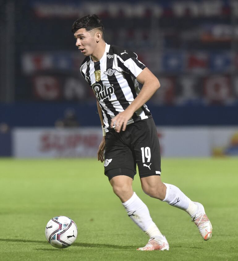 Julio César  Enciso Espínola (17), promisoria figura de Libertad.