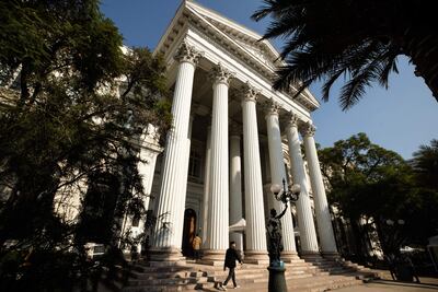 Fotografía de la sede de la Convención Constitucional, organismo encargado de la redacción de la nueva Constitución de Chile, situada en el ex Congreso Nacional, el 13 de mayo de 2022, en Santiago (Chile). La redacción de la nueva Constitución chilena entra en la recta final con la entrega del borrador del texto a la Comisión de Armonización, uno de los últimos pasos del proceso, que tendrá lugar el lunes. Entre aplausos y emoción, los 154 miembros de la Convención dieron por concluida el sábado la redacción del contenido, tras las últimas votaciones de los artículos que formarán parte de este boceto. EFE/ Alberto Valdés