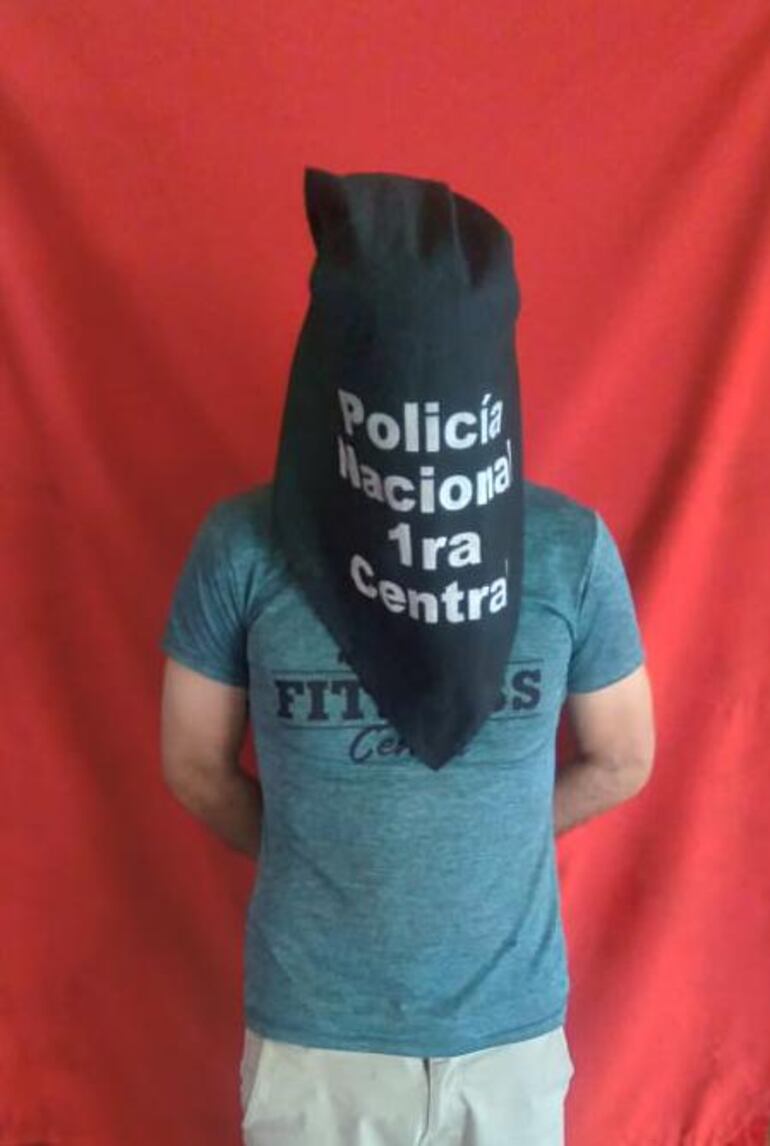 El detenido fue identificado como Carlos Aldo Álvarez Riveros.