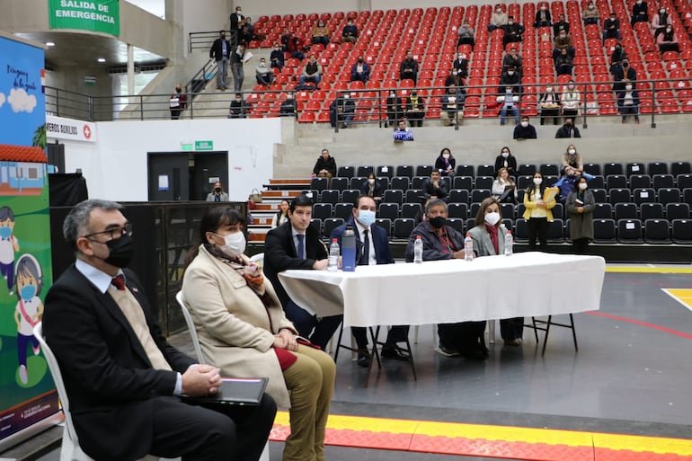 El ministro de Educación y Ciencias, Nicolás Zárate, autoridades del Instituto Nacional de Educación Superior (INAES), del Sindicato Nacional de Directores (Sinadi), entre otros, participaron de primera jornada de evaluación.