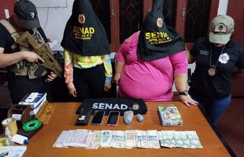 Dos mujeres fueron detenidas en San Juan Bautista, Misiones, por agentes de las SENAD, trasportando una gran cantidad de drogas y dinero en efectivo.