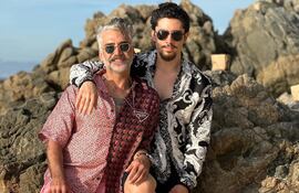 Alejandro Fernández y su hijo Alex, el día del cumpleaños de El Potrillo.