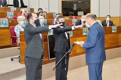 Óscar Salomón, presidente del Congreso, toma juramento como consejeros a Jorge Bogarín Alfonso y Óscar Paciello Samaniego.