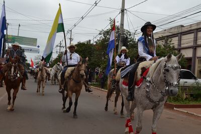 El tradicional desfile de caballería se realizó este domingo en San Juan Bautista, Misiones. El evento estuvo organizado por el club 24 de Junio de esta ciudad y también se conmemoraron los festejos patronales.