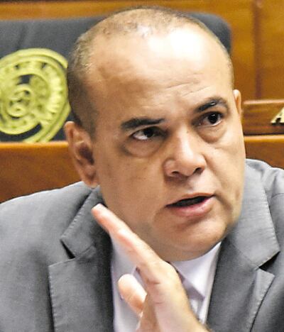 Basilio “Bachi” Núñez, líder de la bancada cartista de la Cámara de Diputados. No descarta plantear un castigo.