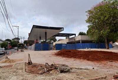 Una nueva estación de servicio se erige sobre 4ta e Independencia Nacional, Asunción.