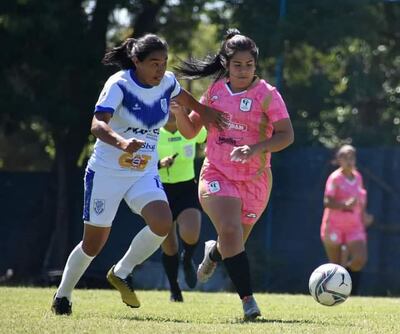 La legendaria Irma Cuevas, disputando el torneo en el equipo de Ameliano.