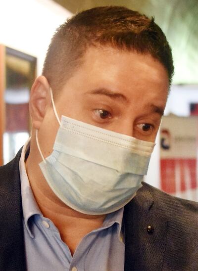 Eugenio Caje, representante.