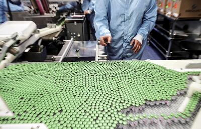 Vista de vacunas de neumonía, en el laboratorio de BioManguinhos, el instituto de producción de inmunobiológicos de la Fundación Oswaldo Cruz, en Río de Janeiro (Brasil).