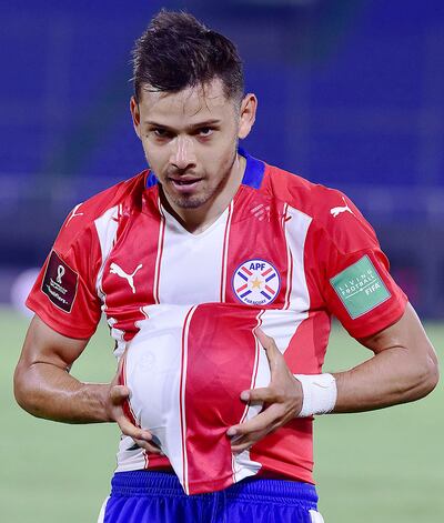 Saltó del banco, anotó los goles frente a Perú y el festejo de Ángel Romero fue anunciando la llegada de la cigüeña.