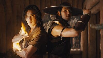 Ludi Lin y Max Huang como Liu Kang y Kung Lao en "Mortal Kombat".
