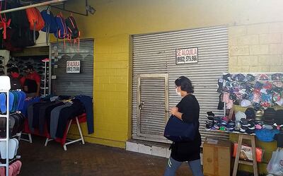 En San Lorenzo, así como en otras ciudades, numerosos comercios siguen cerrados, ante la crisis socioeconómica.