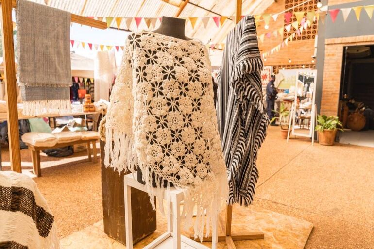 Variedad de prendas se podrá encontrar en la feria.