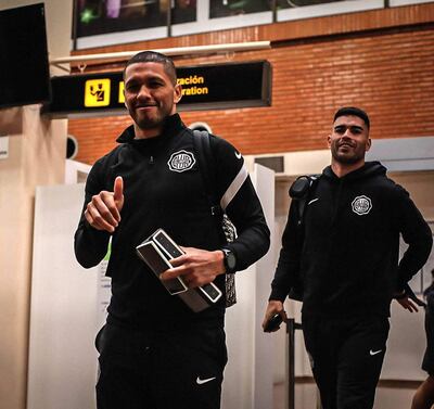 El capitán Richard Ortiz Bustos y Brian Montenegro, en una de las expediciones del plantel franjeado.