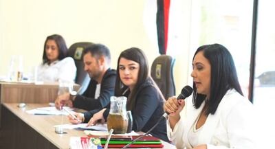 La concejal Elizabeth Vargas cuando hablaba en la sesión de la Junta Municipal de Minga Guazú.