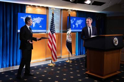 El secretario de Estado, Antony Blinken (izquierda) y el portavoz Ned Price en la rueza de prensa.