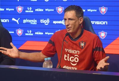 Facundo Sava (48 años), el nuevo técnico de Cerro Porteño, ayer en su primera conferencia de prensa en el barrio.