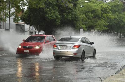 En algunas localidades del país, como en Central, la lluvia se tornó incesante, sobre todo en horas de la mañana. Para hoy se aguardan más precipitaciones.