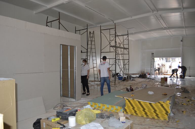 Últimos detalles para habilitar el flamante pabellón para cuidados intensivos en el hospital distrital de Villa Elisa. El nuevo bloque contará con 16 camas y la mitad será para terapia intensiva.