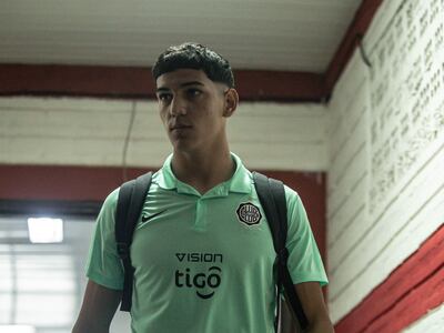 Allan Wlk, titular en Olimpia ante General Caballero JLM.