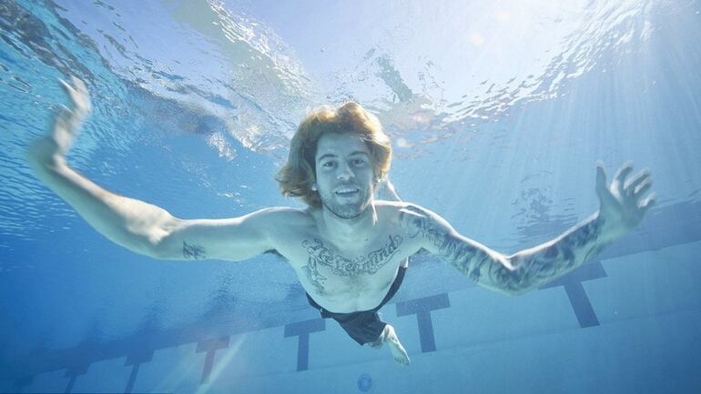 No obstante, Spencer Elden recreó varias veces la portada de "Nevermind".
