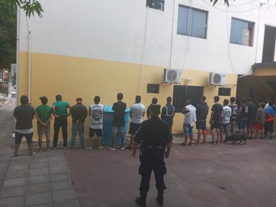 Momento en que los hinchas se encontraban en sede de la comisaría 15 Asunción.