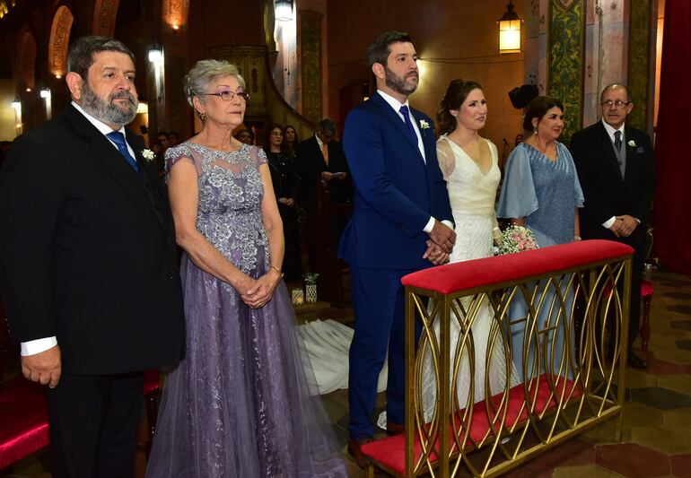 Fueron los padrinos Humberto Osnaghi y María Stella Fiore; Josefina Pfannl y Gerardo Delfino.