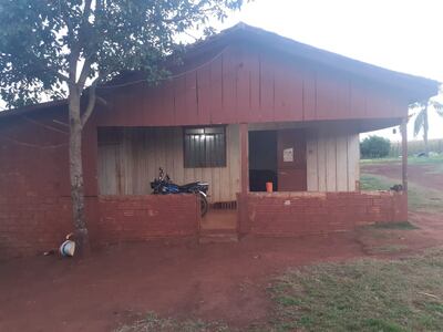 La casa donde reside el encargado de la estancia Julio César Prieto Barreto donde fue atacado a tiros.