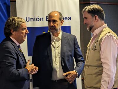 Gabriel Mato,  Luis Lauredo y otro observador de la OEA.