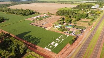 Imponente vista del Campo Tecnológico ubicado sobre ruta PY02, en el distrito de Yguazú, Alto Paraná.