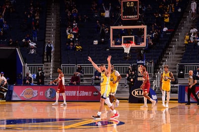 Stephen Curry tuvo una gran actuación en los Warriors