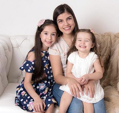 Nathalia Blanco junto a sus hijas Pía Cecilia  y Jimena Nicole.