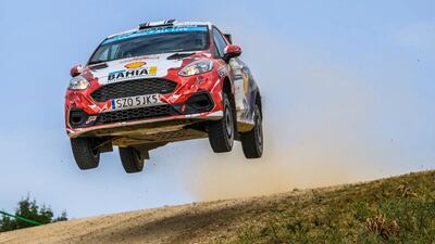 Espectacular salto del Ford Fiesta Rally3 de Diego Domínguez, quien lidera en la WRC3.