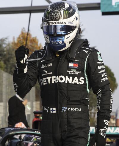 El piloto finlandés de Mercedes, Valtteri Bottas saldrá desde a “pole” escoltado por su compañero Lewis Hamilton.