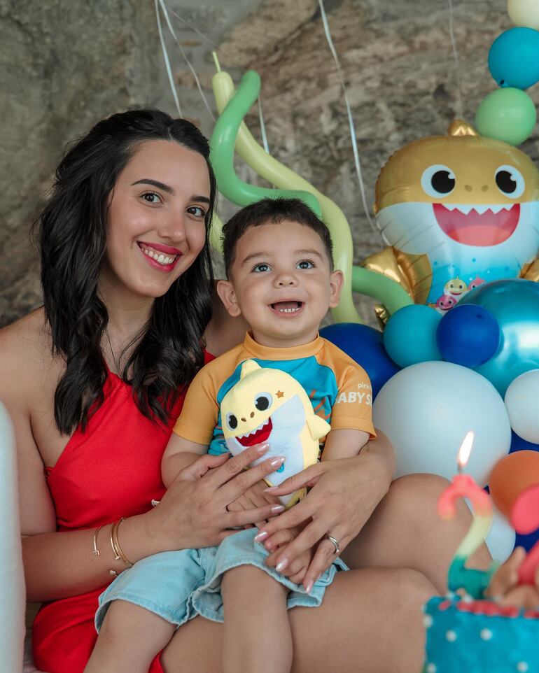 Mamá Alexia Notto con el tierno Francesco. (Instagram/Alexia Notto)