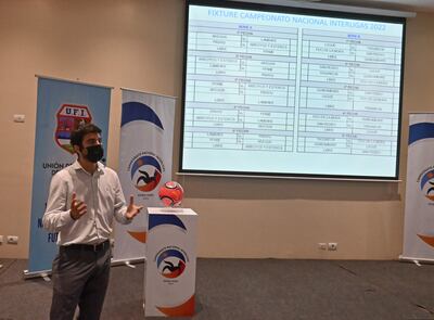 El técnico de los Pynandi, Joaquín Molas, durante el sorteo.