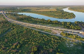 Vista del puente más largo de Ñeembucú, que ya se habilitará al tránsito.