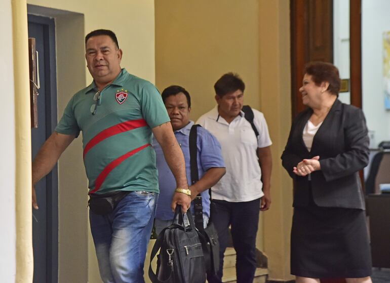 Dirigentes indígenas, que firmaron acuerdo en octubre del año pasado, no lograron reunirse con el ministro del interior para hablar sobre mesas de trabajo.