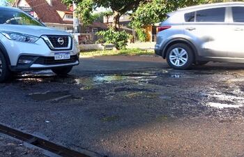 Largas colas se originan en las horas picos por los baches de nunca acabar sobre la Avda. Argaña.