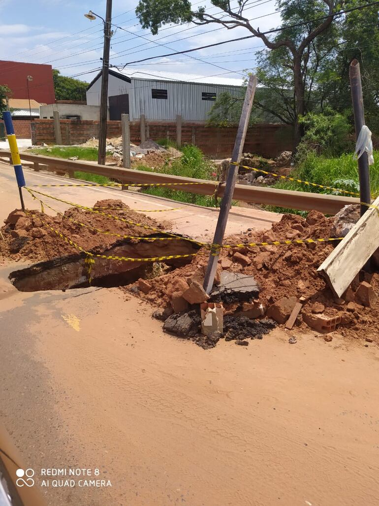 Durante semanas estuvo con escasa señalización el peligroso buraco.
